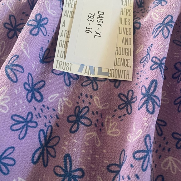 BNWT XL Daisy top - Picture 3 of 4